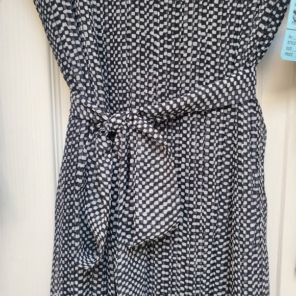 Brand New! EAU Black and White Midi Dress - sz 16 - Picture 2 of 6